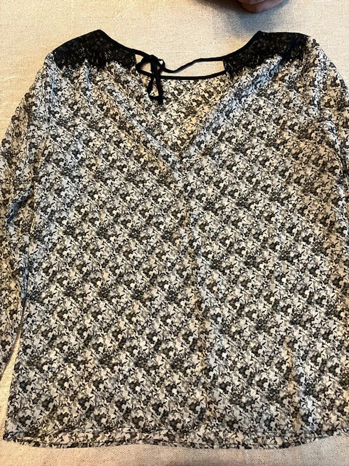 Blouse légère noire et blanche à fleurs – Bershka – taille S - photo numéro 6