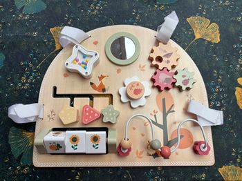 Jeu d’éveil en bois à accrocher