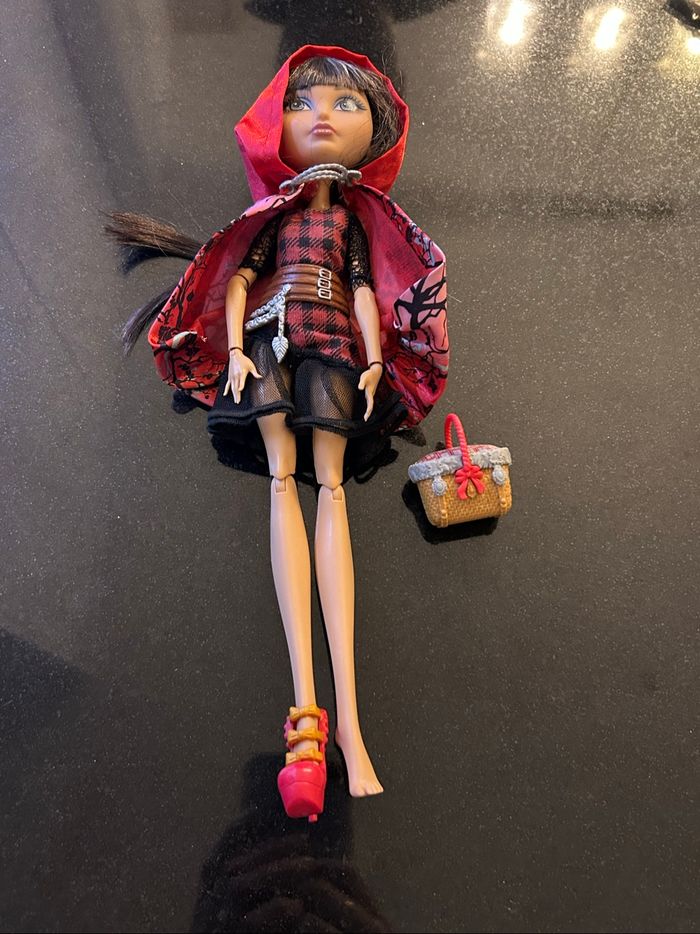 Poupée Ever After High, Cerise Hood - photo numéro 2