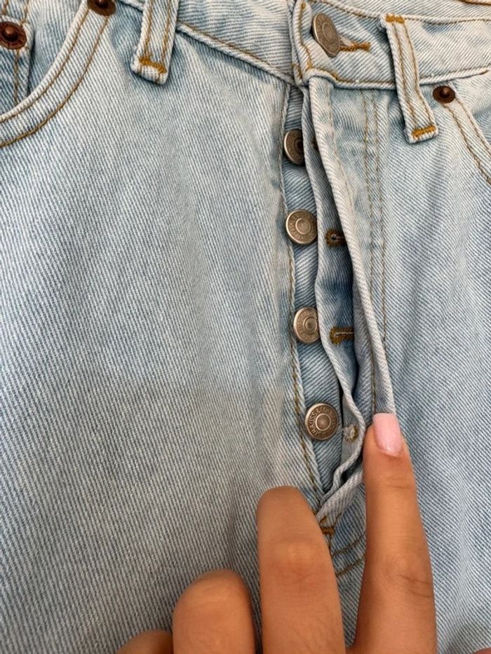 Pantalon bleu Lévi’s talie 36 avec défaut - photo numéro 2