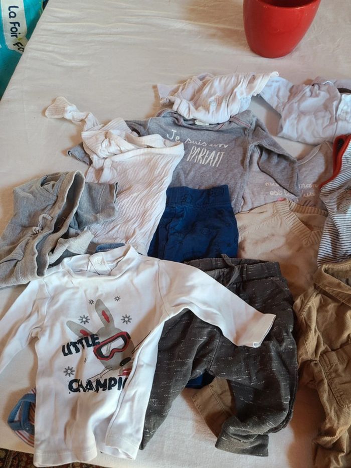 Lot de 16 vêtements 6 mois garcon - photo numéro 3