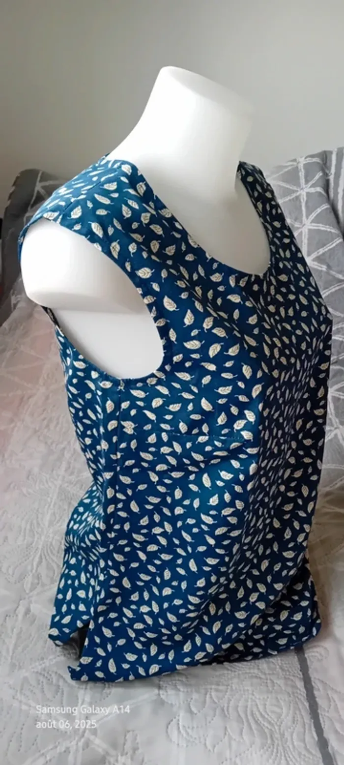 Blouse sans manches fluide col rond motif feuilles bleu femme L - photo numéro 7