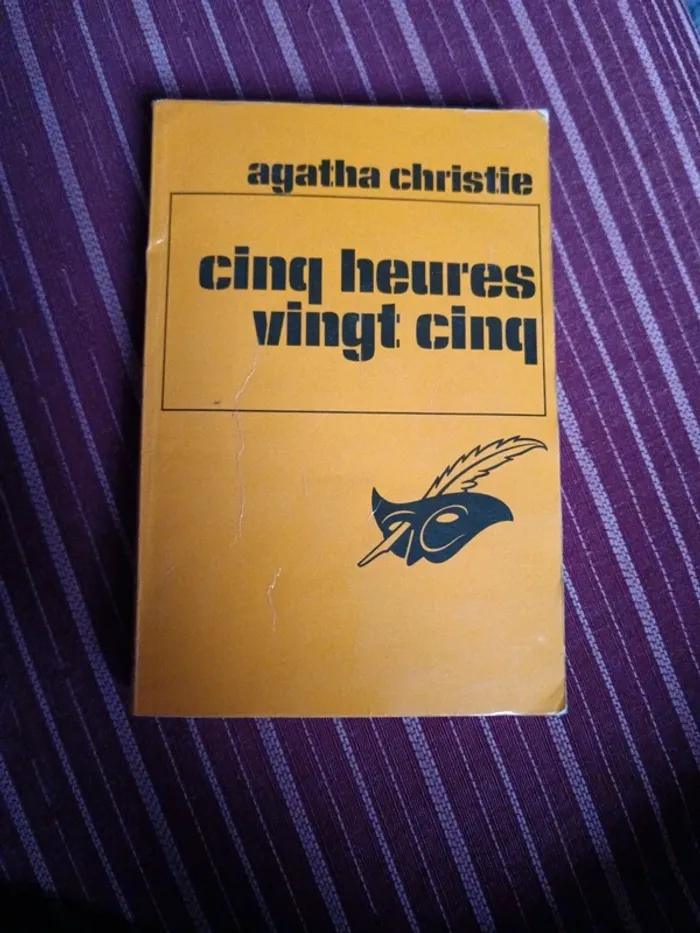 Livre Agatha Christie "cinq heures vingt cinq"