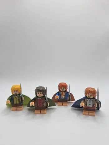 Figurines type lego 4 hobbit Frodon Sam Merry et Pippin seigneur des anneaux / hobbit