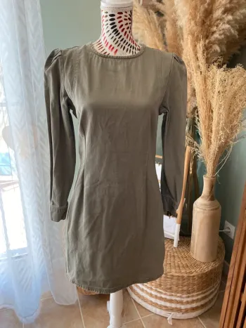 Robe collante
