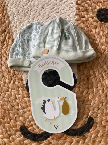Lot de 2 bonnets de naissance Sauthon