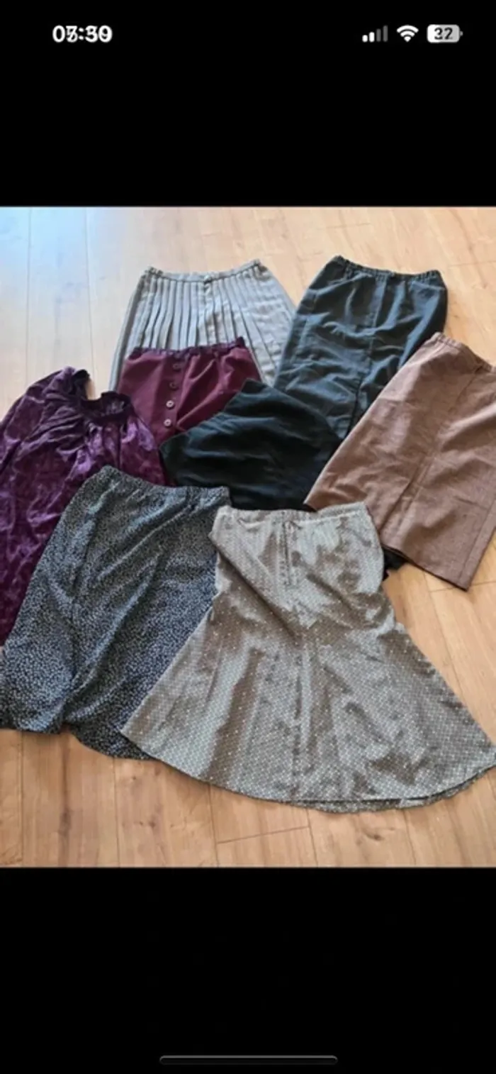 Lot de hauts et jupes pas de taille - photo numéro 2
