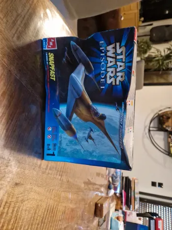 Amt  ertl Maquette Star Wars Episode 1   snapfqst naboo fighter   30117
