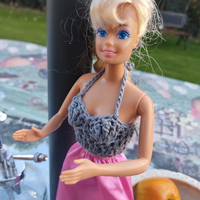 Vêtements pour Barbie 2 € - photo numéro 4