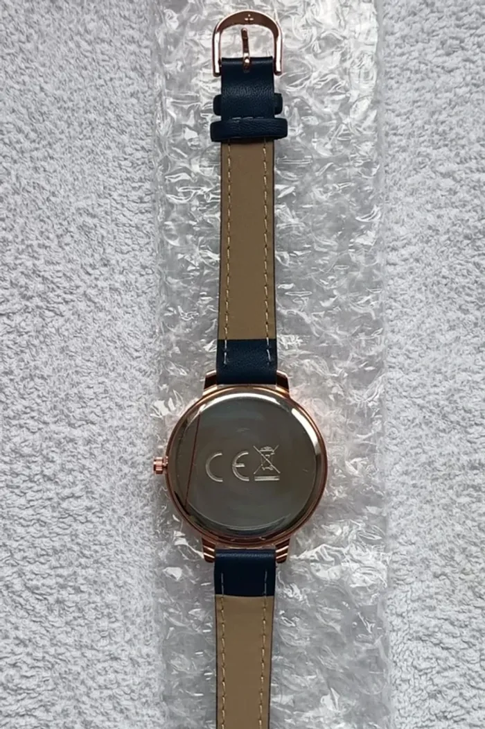 montre Pierre Cardin femme NEUF - photo numéro 6