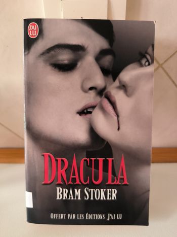 livre Dracula - Bram Stoker en tres bon etat ref EC