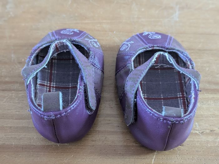Chaussons/chaussures violet bébé fille 6 mois - photo numéro 3