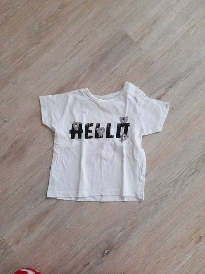 Tee shirt hello