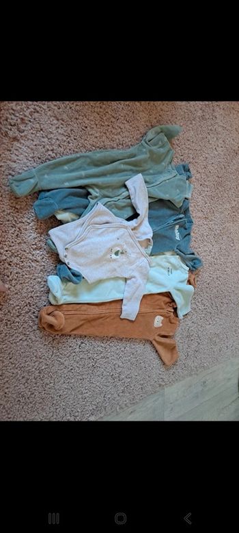 Lot 4 pyjama + 1 body 6 mois
