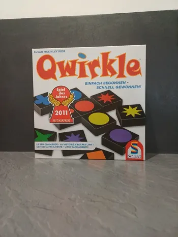 Jeu Qwirkle Schmidt (multilingues dont français) état neuf et complet 6 ans +