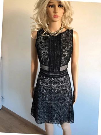 Robe noire et nude neuve en dentelle Naf Naf taille 34 (valeur 65€)