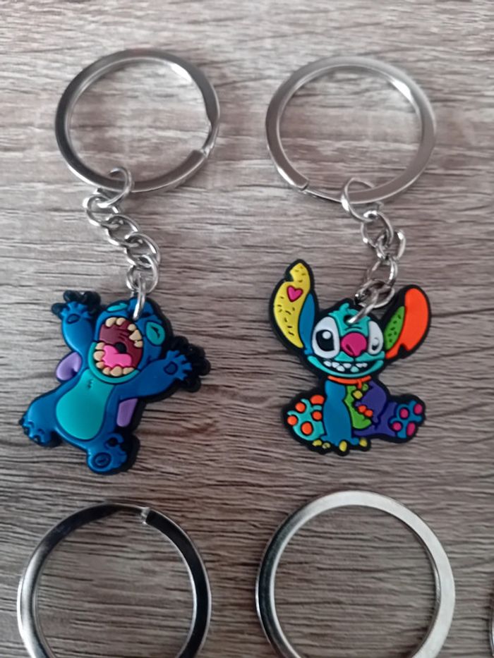 Lot de 10 porte clefs neufs stitch - photo numéro 2