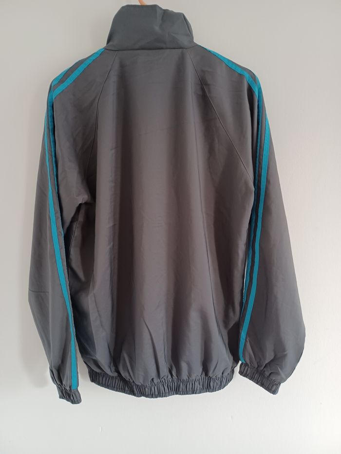 Veste Adidas grise bandes bleues Taille M Asian L Très bon état - photo numéro 2