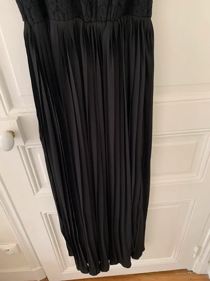 Robe longue noire plissée t.36 neuve - photo numéro 3