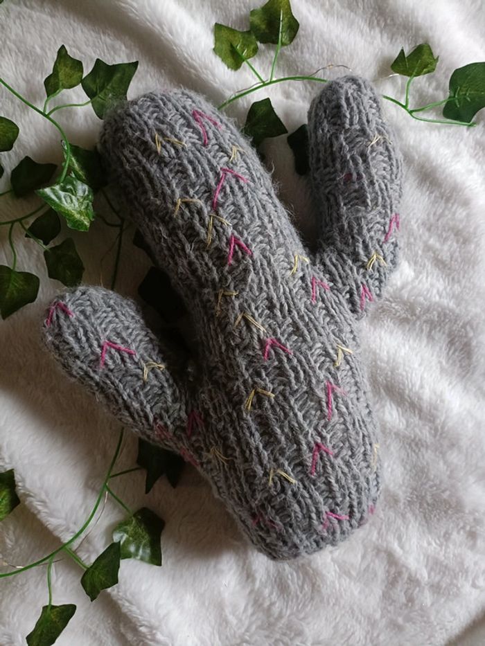 Peluche coussin cactus en tricot - photo numéro 4