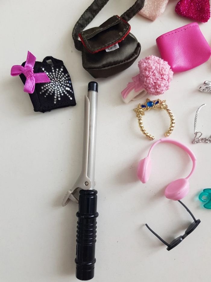 Lot accessoires poupées Barbie et autres - photo numéro 3
