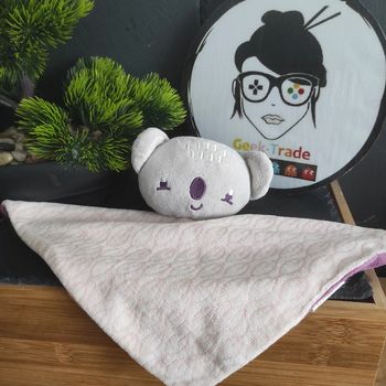 Doudou plat Koala velours gris rose motif fantaisie violet Siplec Feuilles Trait  #geektradedoudou