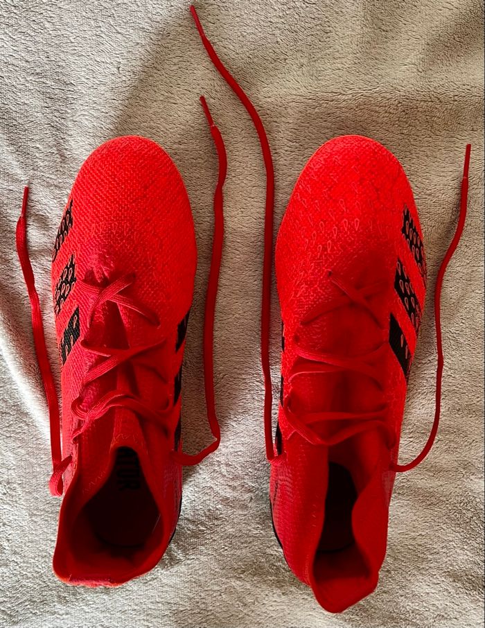 Crampons Adidas Predator taille 42 + Protège-tibias Adidas Tiro - Comme neufs - photo numéro 6