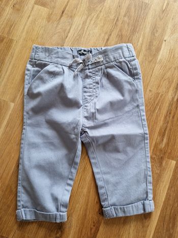 Pantalon en très bon état taille 12mois