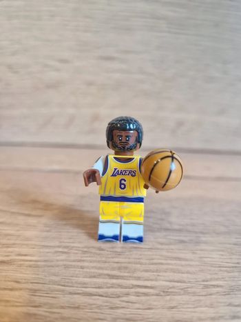 Figurine type lego Joueur de Basket James