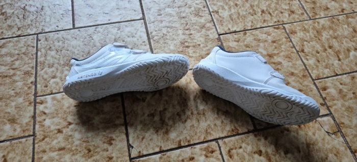 Basket de gymnastique pointure 33 - photo numéro 2