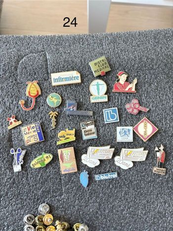 Lot 24 pin’s thème médical