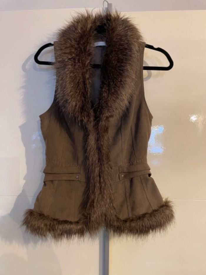 Veste sans manches avec fourrure