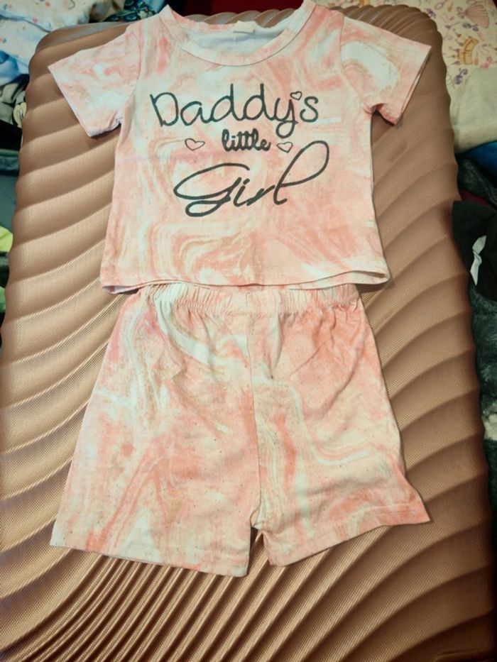Ensemble short fille