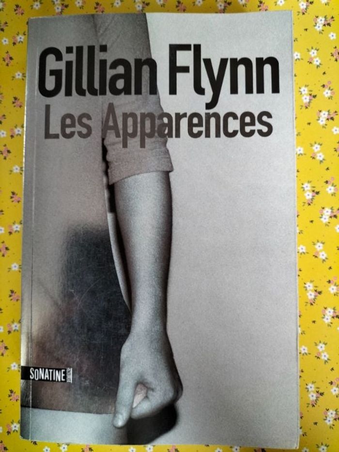 Livre roman Gillian Flynn Les apparences