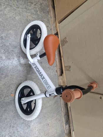 Draisienne enfant XOMAX – blanche avec selle marron