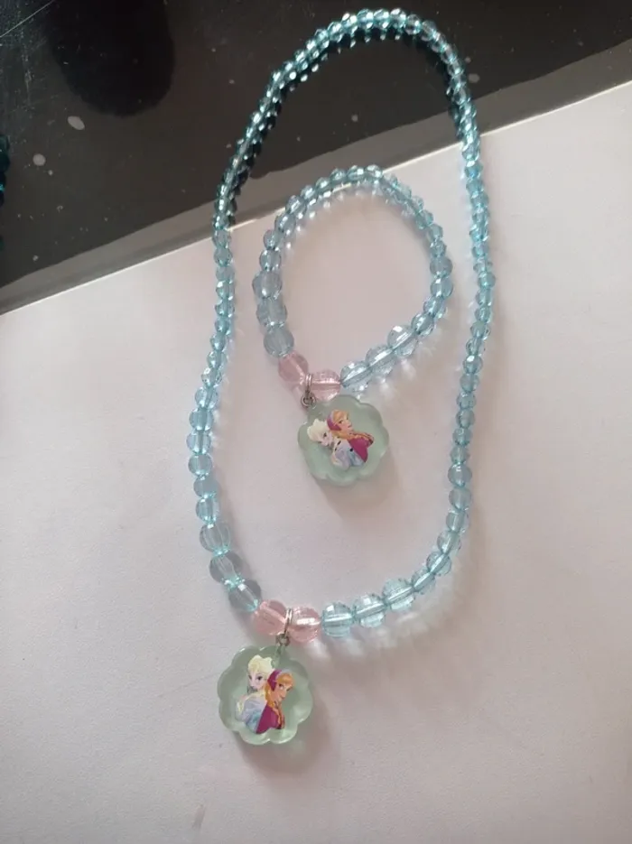 Lots de un bracelet et un collier reine des neiges