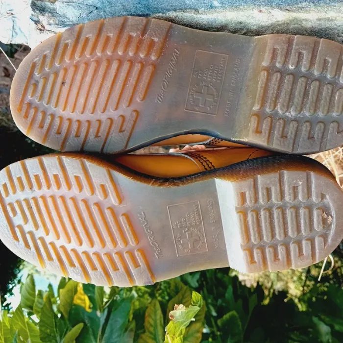 Dr. Martens vintage Made in England vernis beige uk5 38 - photo numéro 8