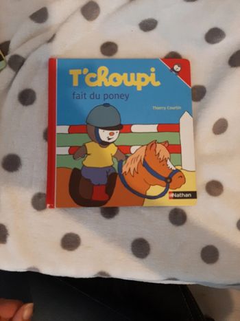 Livre t'choupi tchoupi fait du poney