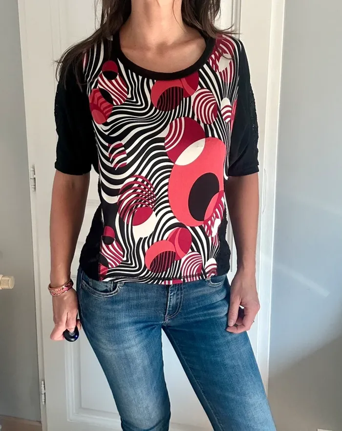 Blouse graphique & dentelle Armand Thiery – T38/M