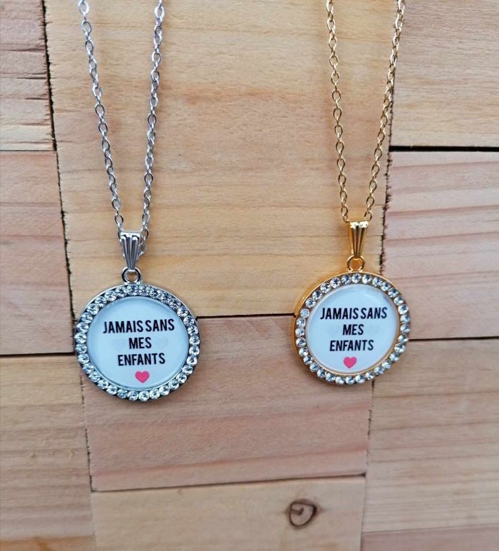 Collier personnalisé strass " Jamais sans mes enfants" - photo numéro 2