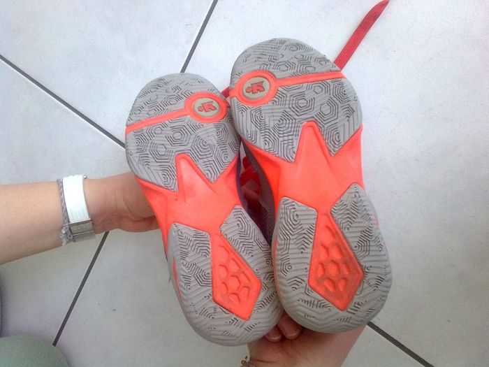 Lot de trois paires de chaussures t33 (chaussures de sport,chaussons de gym et chaussons Bellamy) - photo numéro 5