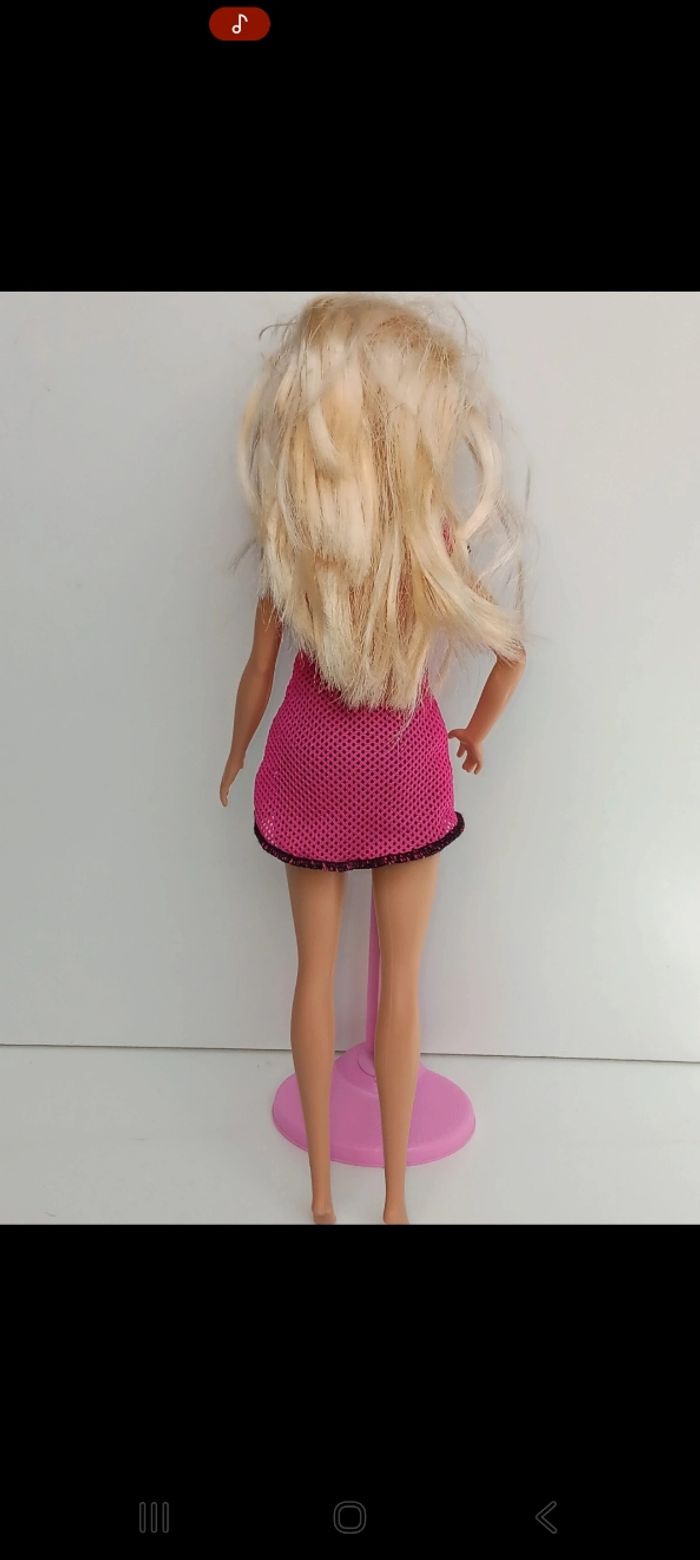 Poupée mattel barbie Barbie You Can Be Anything Rockstar , métiers poupée Rockstar GDJ34
Poupée et ensemble compris - photo numéro 5