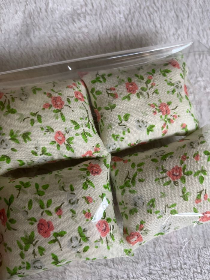 Lot de coussins pour barbie Neuf - photo numéro 3