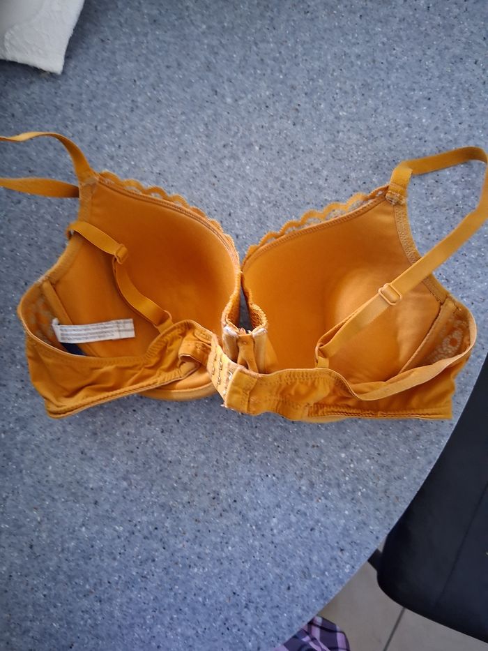 Soutien gorge " kiabi " moutarde " t- 100-C " - photo numéro 2
