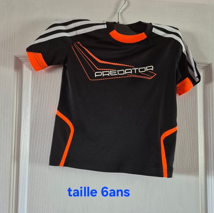 Joli t-shirt adidas predator taille 6ans