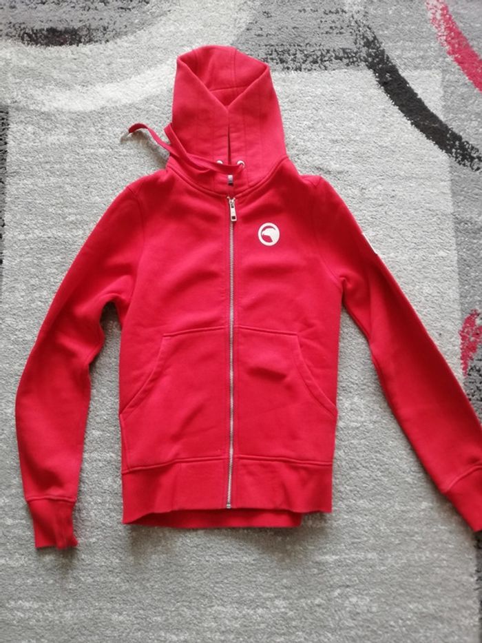 sweat shirt