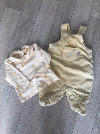 Salopette jaune et tee-shirt fille