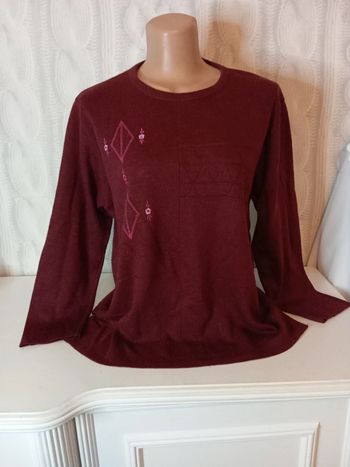 Pull bordeaux vintage brodé