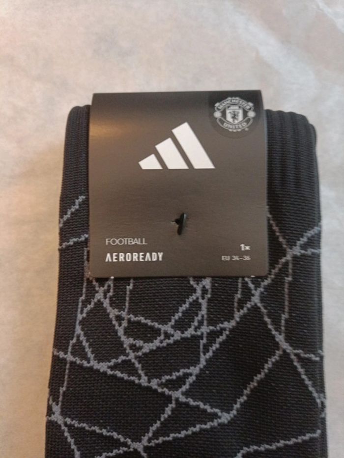 Short de foot Adidas équipe Manchester United avec chaussettes taille 9/10 ans authentique neuf - photo numéro 14