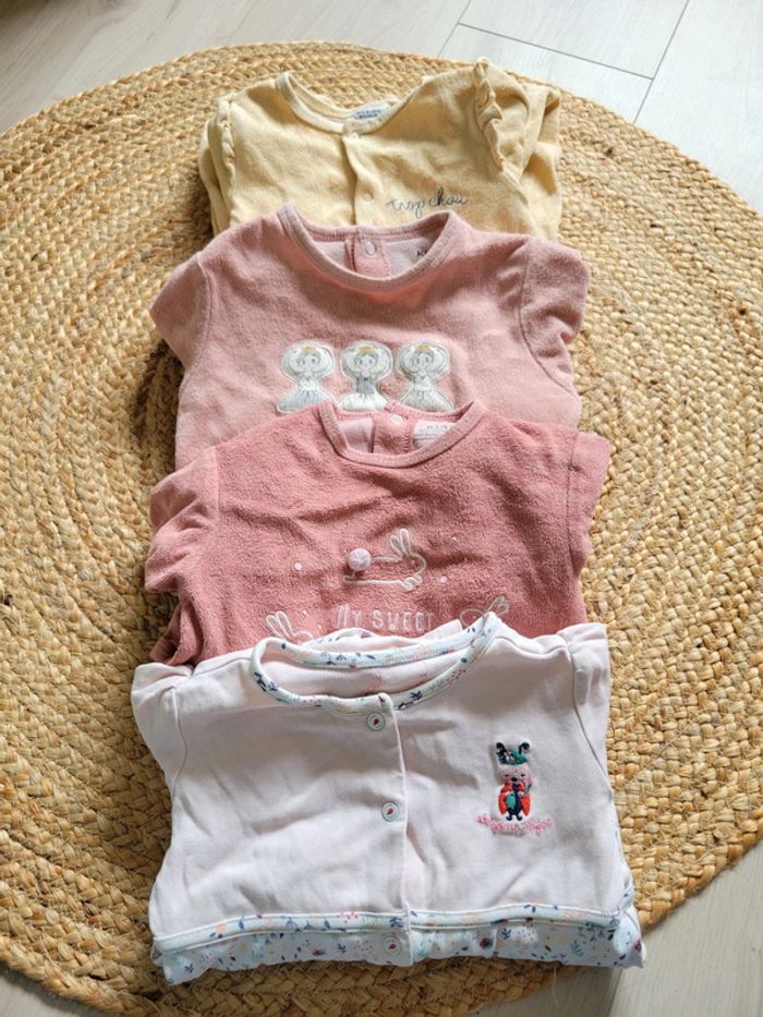 Lot 4 pyjamas 18m